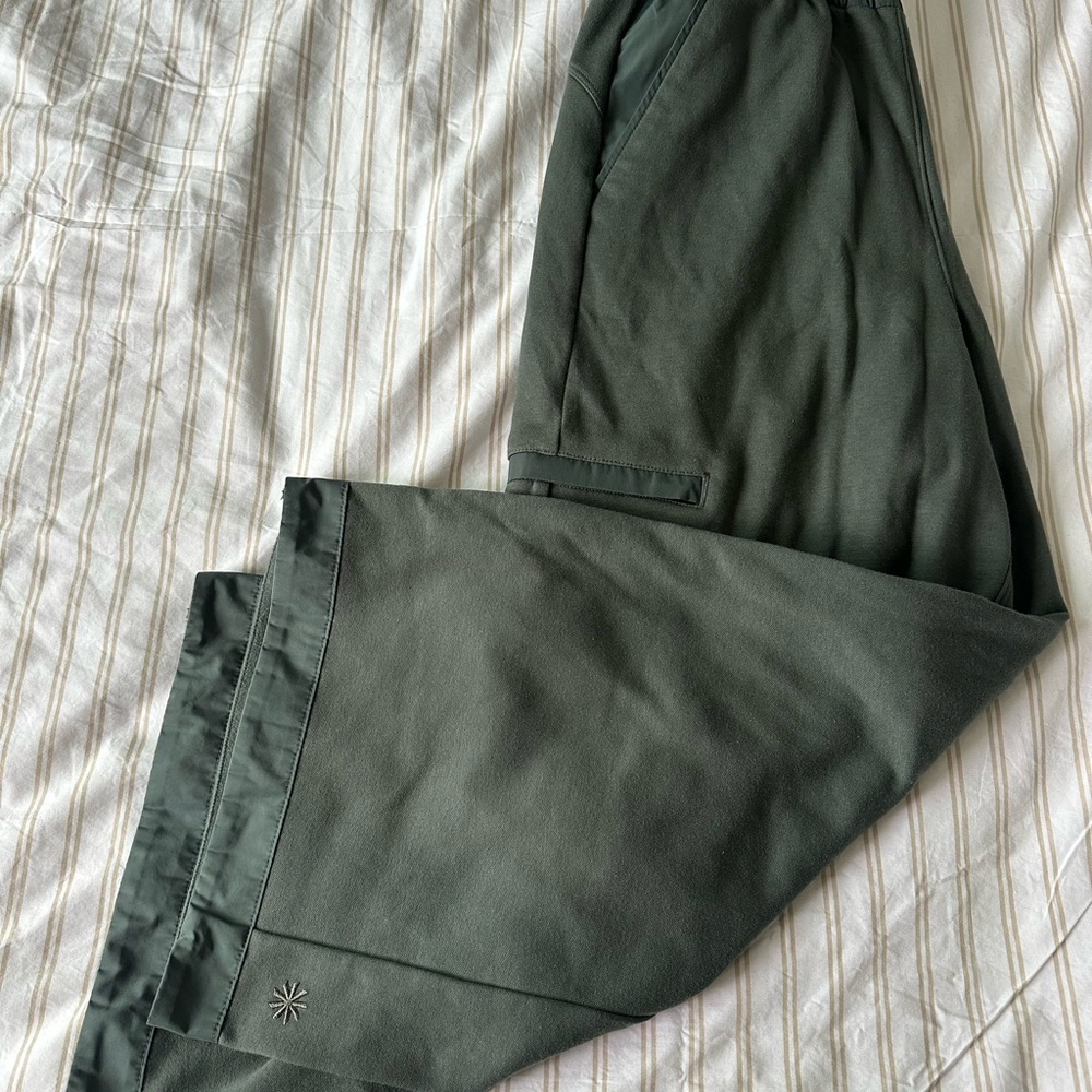 Athleta Women’s Sweat Cargo Cropped Pants in Army Green -